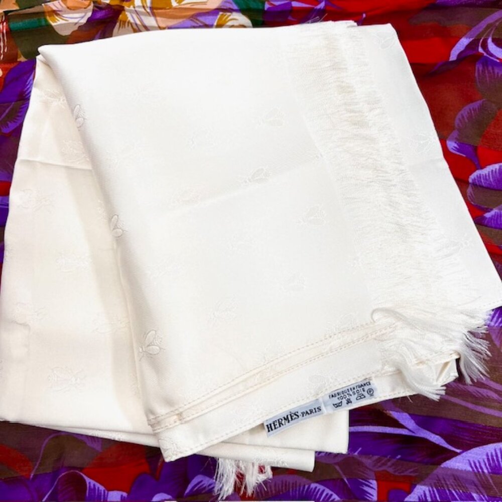 New Unbox HERMES  Stole scarf wrap 100% Silk Satin 58"x36" Ivery Bees FringW/C/A - Picture 7 of 15